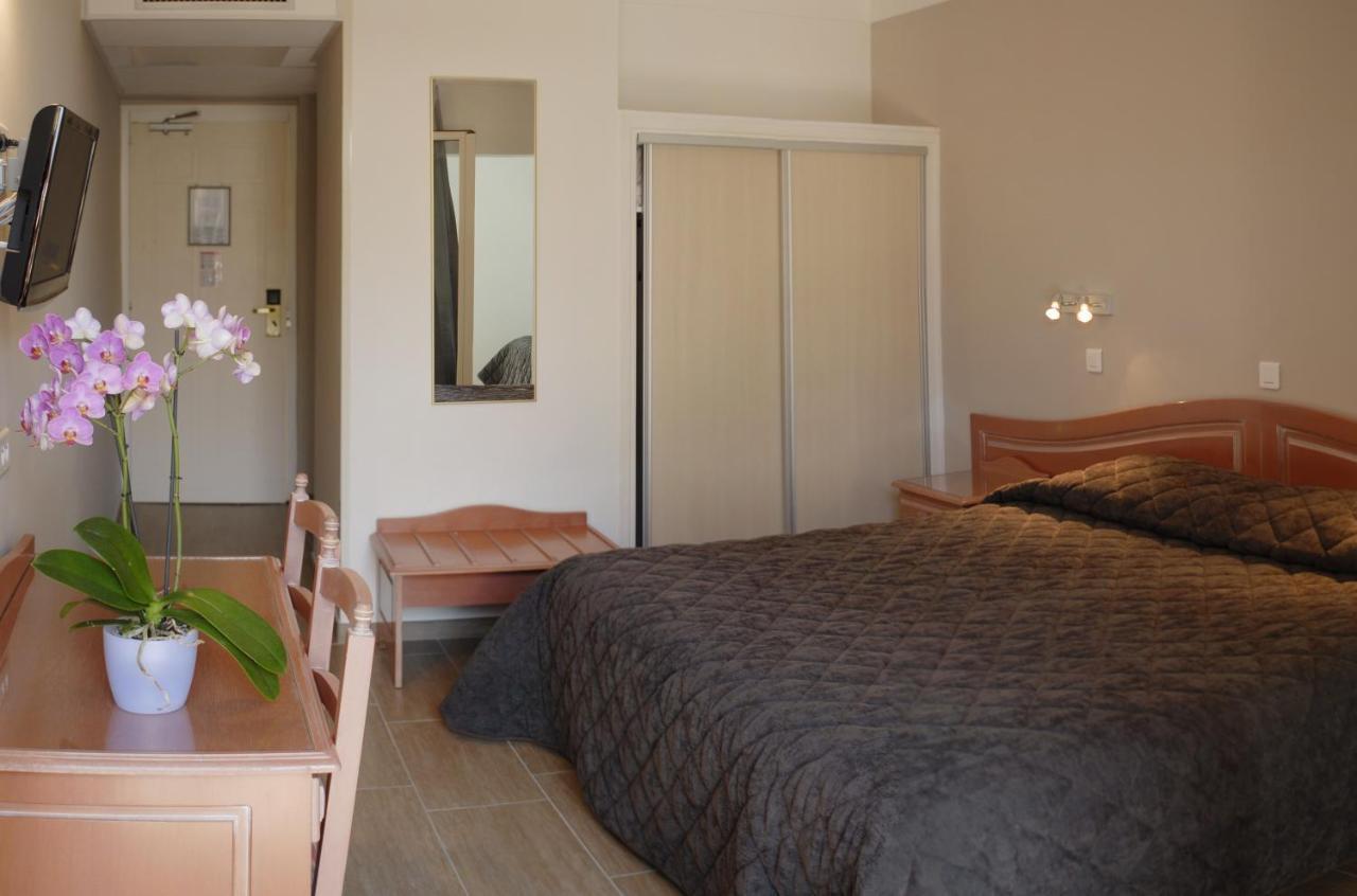 Hotel Les Eucalyptus ポルト・ポロ エクステリア 写真