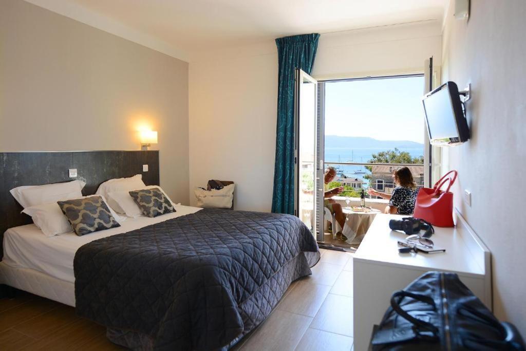 Hotel Les Eucalyptus ポルト・ポロ エクステリア 写真