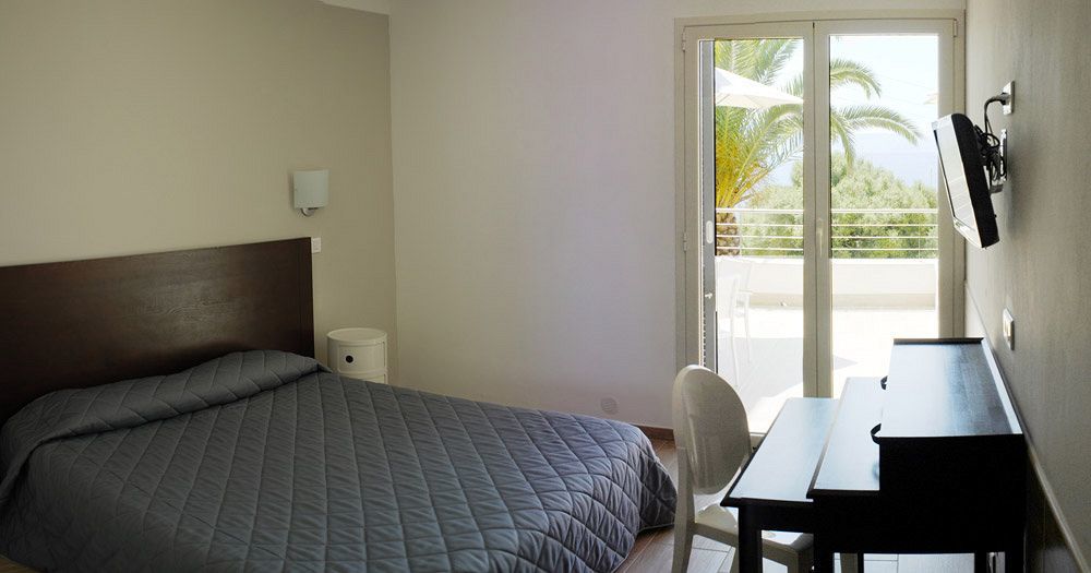 Hotel Les Eucalyptus ポルト・ポロ エクステリア 写真