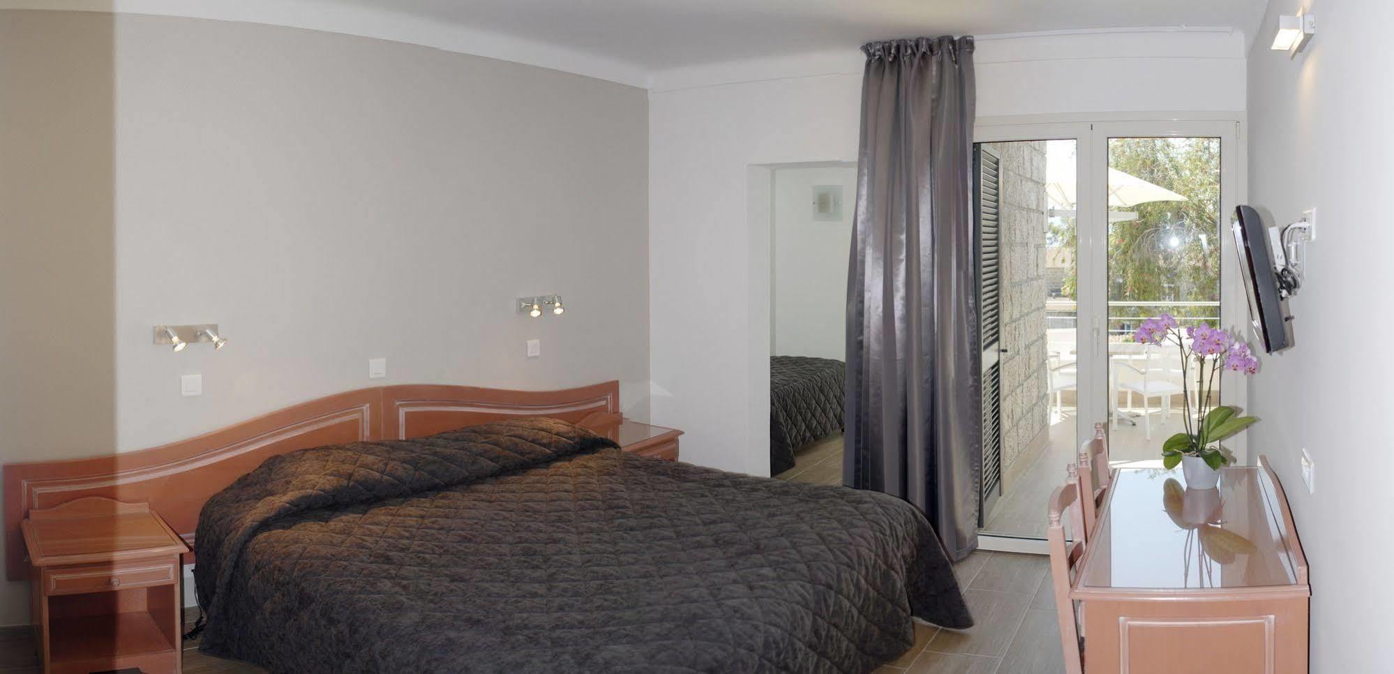 Hotel Les Eucalyptus ポルト・ポロ エクステリア 写真
