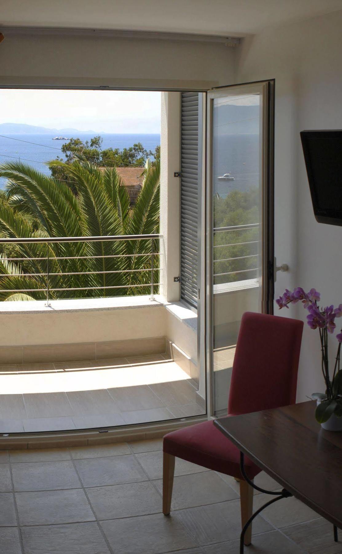 Hotel Les Eucalyptus ポルト・ポロ エクステリア 写真