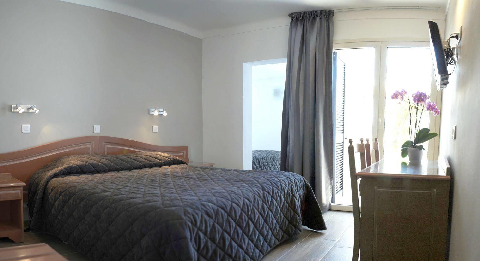 Hotel Les Eucalyptus ポルト・ポロ エクステリア 写真